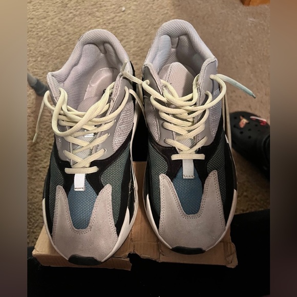 Adidas 700 Wave Runner - Picture 8 of 8